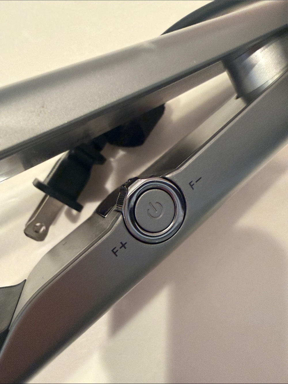 TYMO FLAIGHT HOLO PREMIUM Silver Hair Straightener - Picture 4 of 6